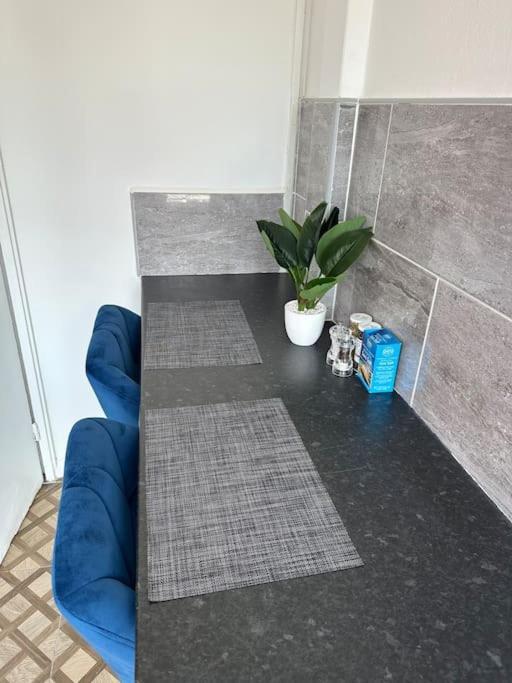 Spacious Flat In West Midlands Бирмингем Экстерьер фото